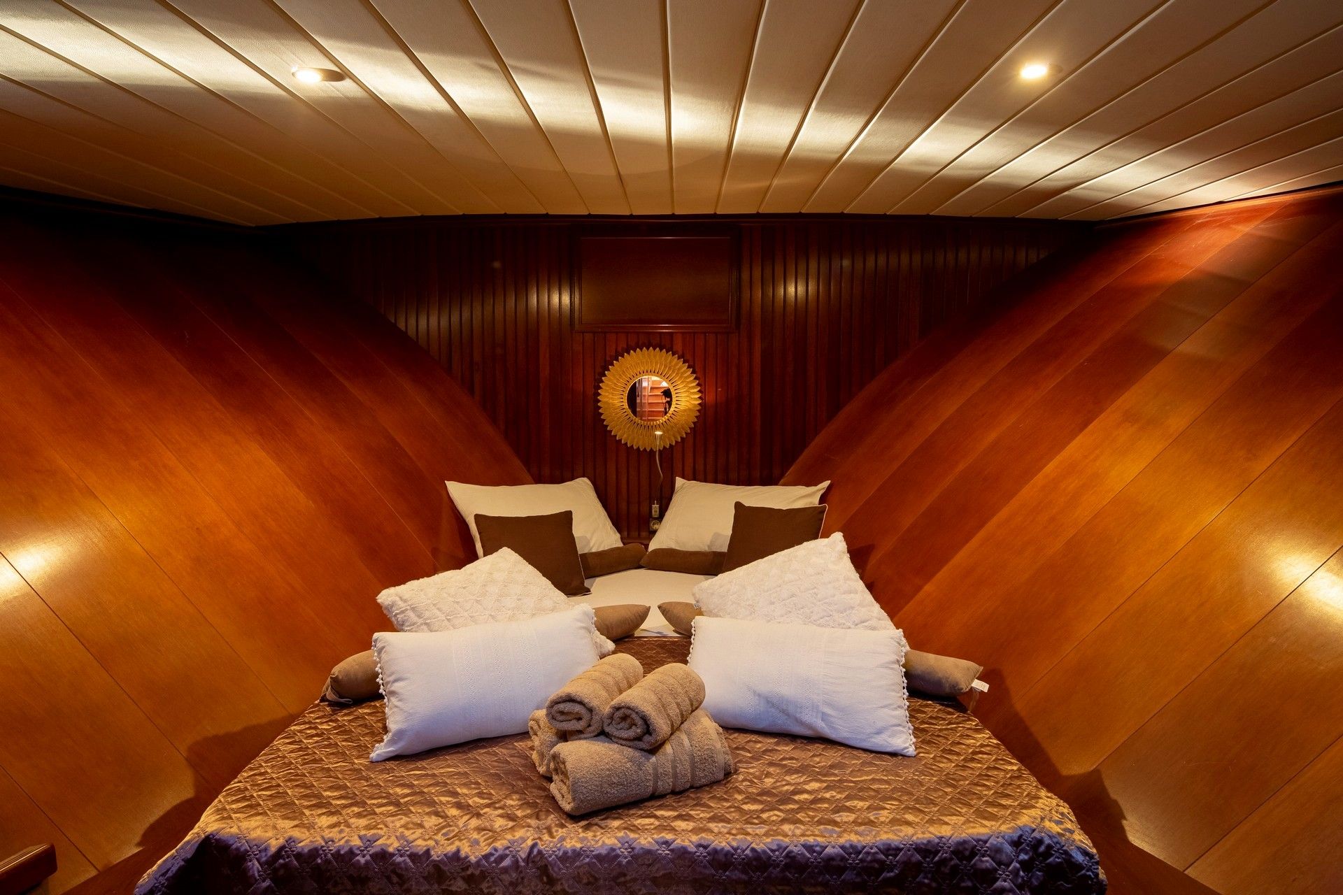 Luxurious wooden cabin in gulet Summer Princess